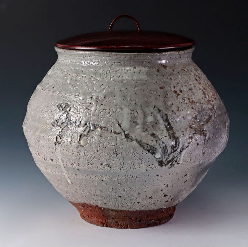 An e-Karatsu Mizusashi by Nakagawa Jinenbo