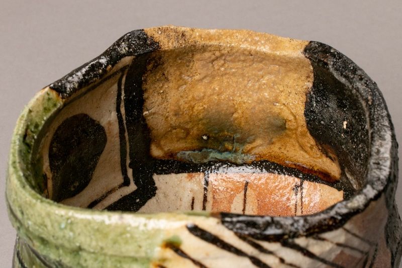 A Stunning Contemporary Oribe Tea Bowl by Suzuki Gorō