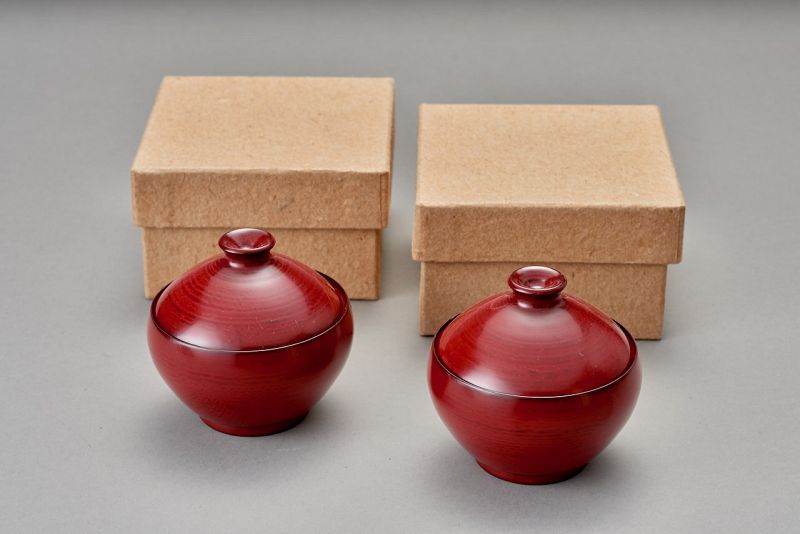 A Wajima-nuri Red Lacquer Bowl Set by Kado Yui