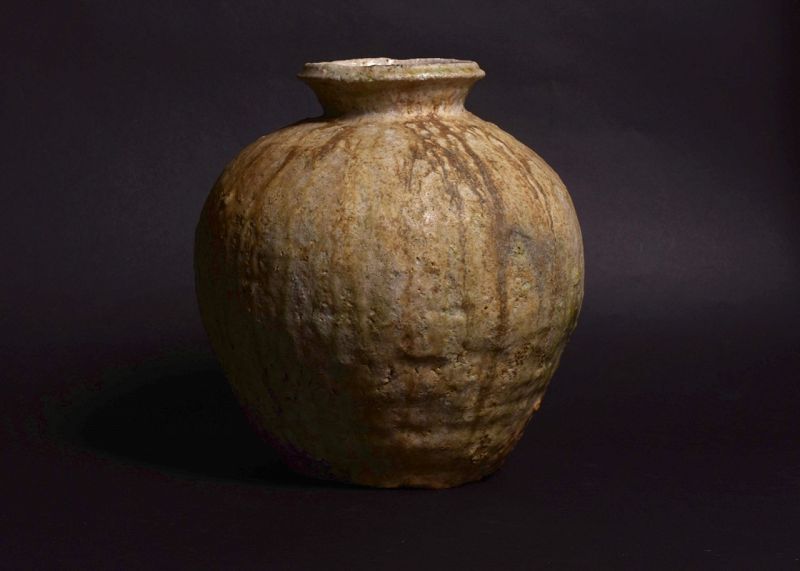 A Shigaraki Anagama-fired Tsubo by Michio Furutani
