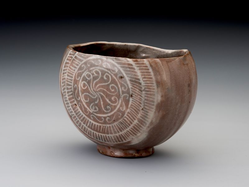 An Excavated Mishima Tea Bowl [Tokugawa Clan]