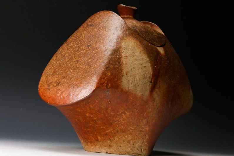 A Modern Bizen Lidded Jar by Yokoyama Naoki