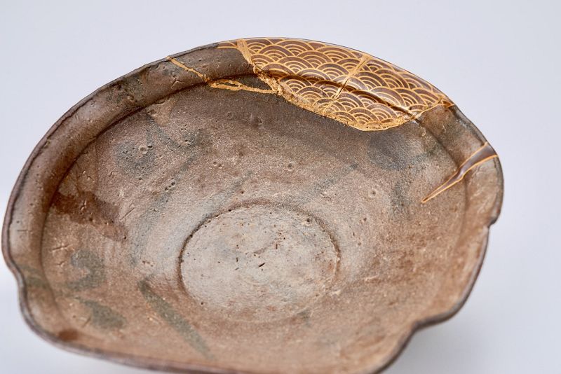 An Antique Karatsu Bowl with Exceptional Makie Kintsugi Repairs