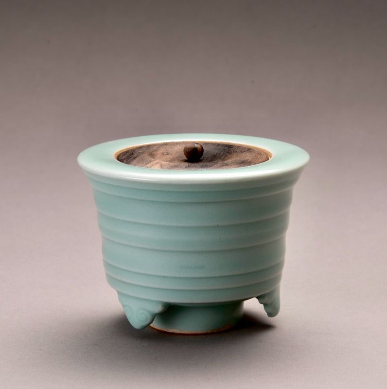 A Celadon Incense Burner by Imperial Court Artist Suwa Sozan