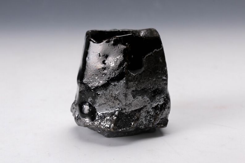 A Black “Prism” Guinomi by Ichikawa Tōru