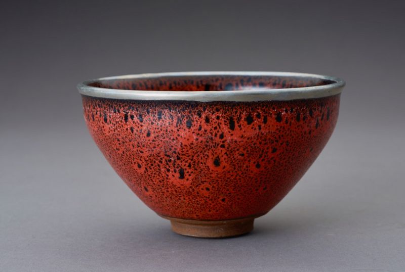 An Eye-Catching Red “Gong-yu” Tenmoku Tea Bowl