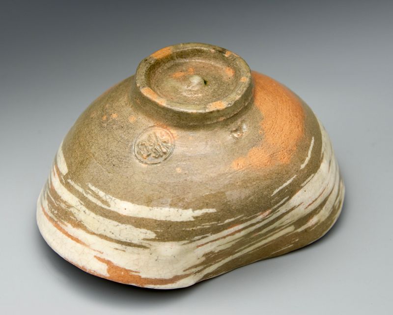 An Iconic Hakeme Tea Bowl by Raku XI (Keinyu)