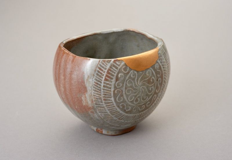An Excavated Mishima Tea Bowl with Maki-e Gold Repair [Tokugawa Clan]