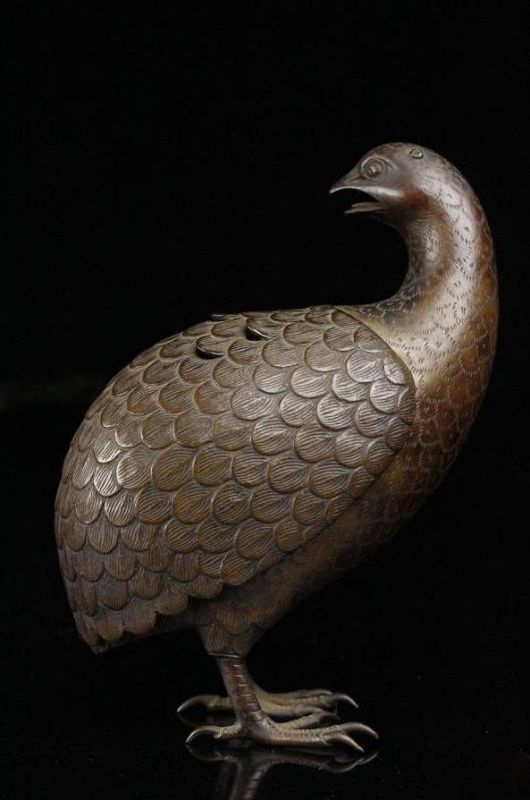 A Finely Crafted Bronze Quail Incense Burner from Edo (Temple Relic)
