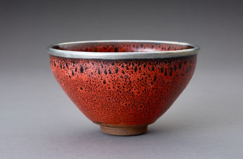 An Eye-Catching Red “Gong-yu” Tenmoku Tea Bowl