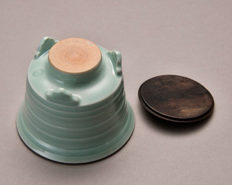 A Celadon Incense Burner by Imperial Court Artist Suwa Sozan