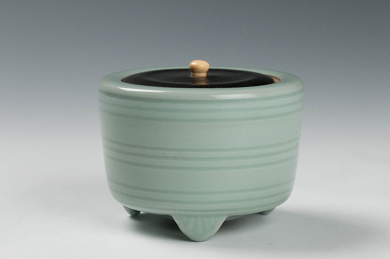 A Celadon Incense Burner (Koro) by Suwa Sozan the First