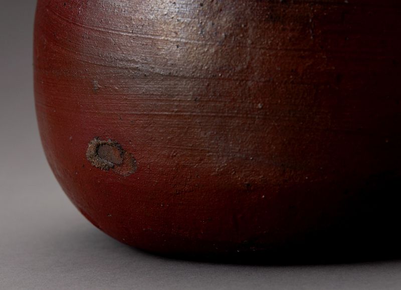 A Momoyama Period Bizen “Shimokabura” Tokkuri (Researcher Piece)