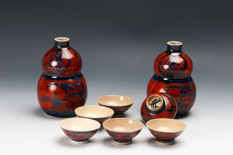 Painted Tokkuri and Cups by Living National Treasure Kondō Yuzō