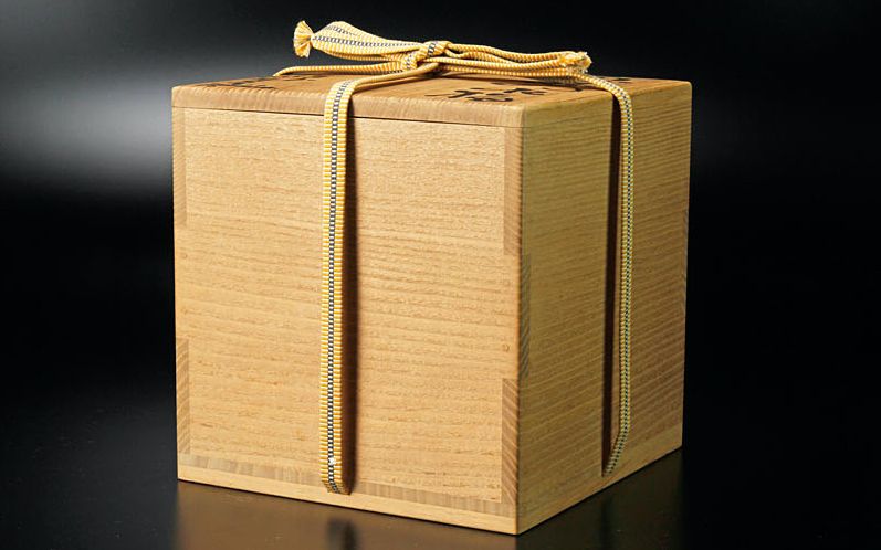 Tsukigata Nahiko Mizusashi w/ Silk Pouch