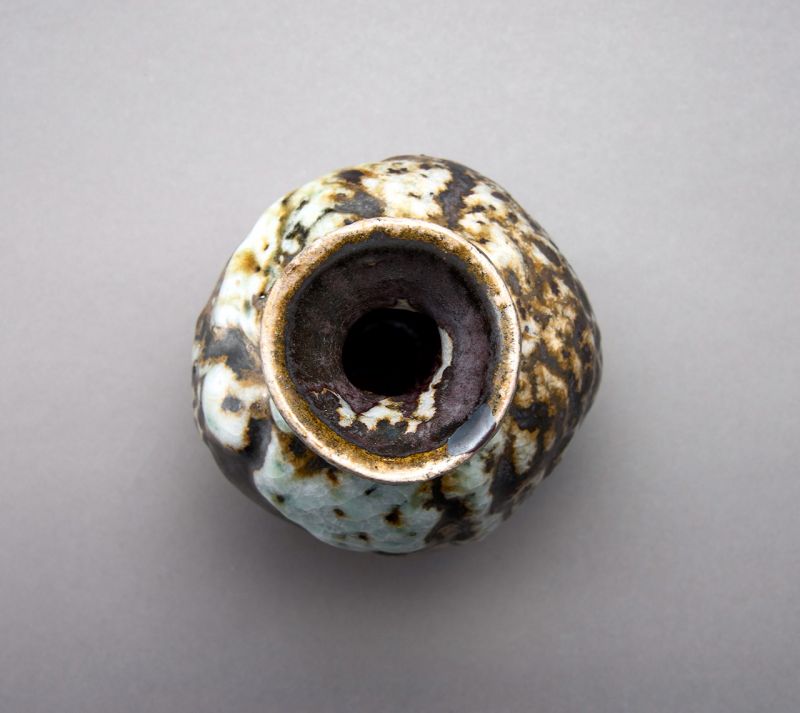 An Oni Shino ko-Tsubo by Tsukigata Nahiko