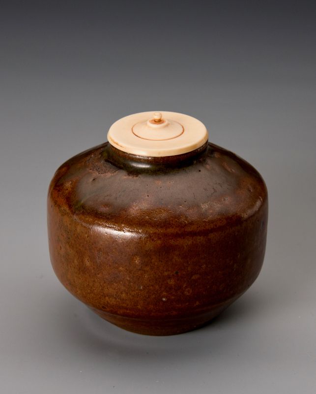 An antique cha-ire with unique glazing