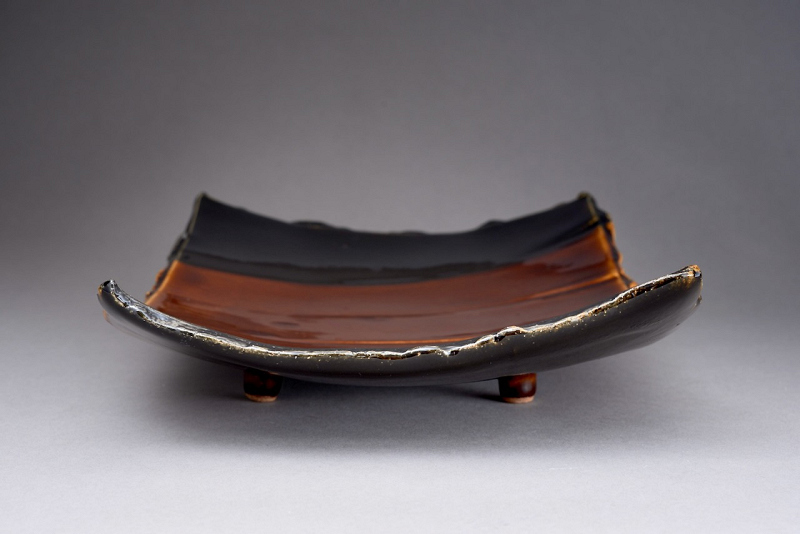 A Large Serving Tray by Ōhi Chōzaemon 11 (Toshio)