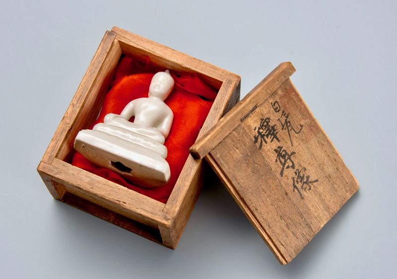 A Small Porcelain Seated Bodhisattva by Suwa Sozan