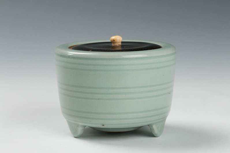A Celadon Incense Burner (Koro) by Suwa Sozan the First