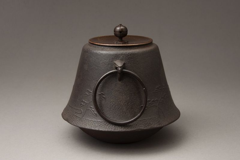 An Iron Chagama Crafted by Living National Treasure Takahashi Keiten