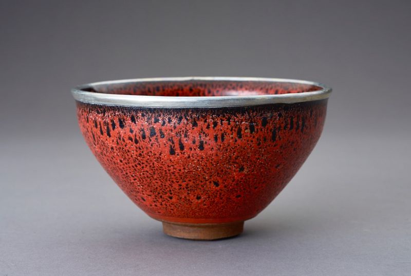 An Eye-Catching Red “Gong-yu” Tenmoku Tea Bowl