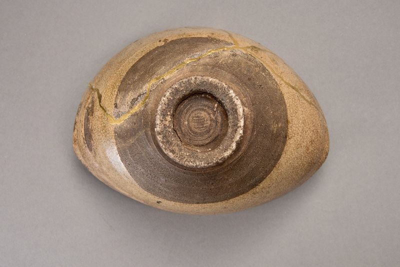 A Richo Era Kōrai Tea Bowl with Gold Repairs