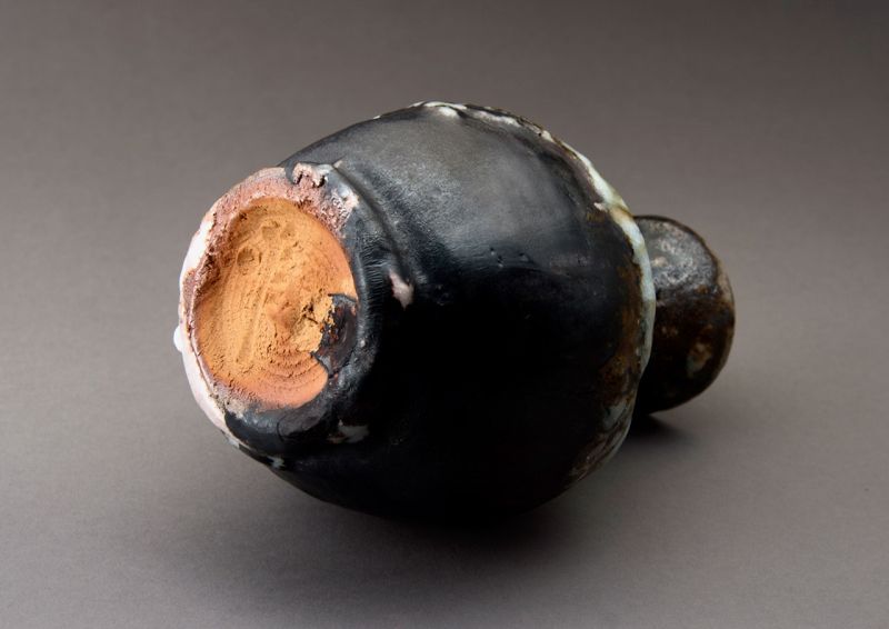 An Oni Shino ko-Tsubo by Tsukigata Nahiko