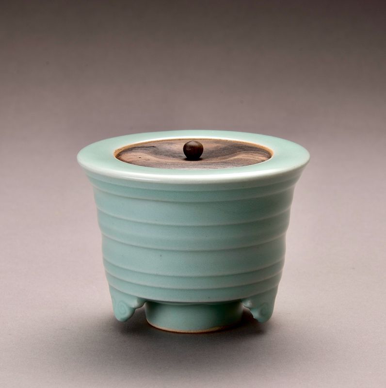 A Celadon Incense Burner by Imperial Court Artist Suwa Sozan