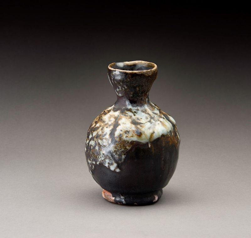 An Oni Shino ko-Tsubo by Tsukigata Nahiko