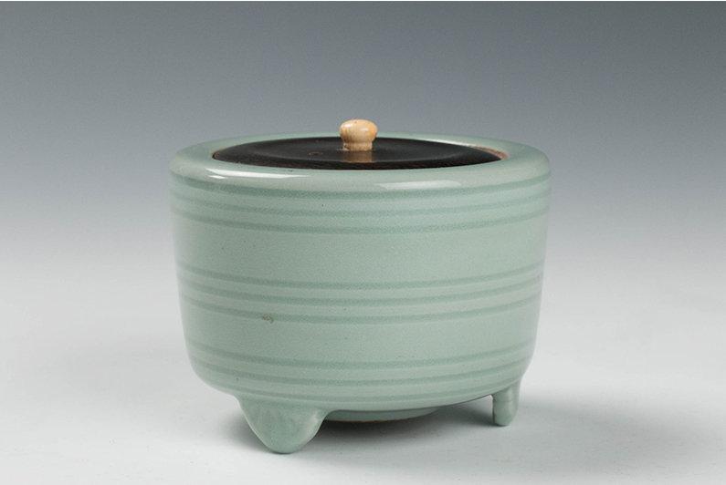 A Celadon Incense Burner (Koro) by Suwa Sozan the First