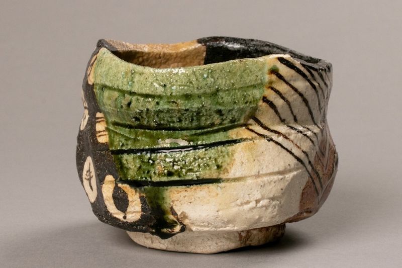 A Stunning Contemporary Oribe Tea Bowl by Suzuki Gorō