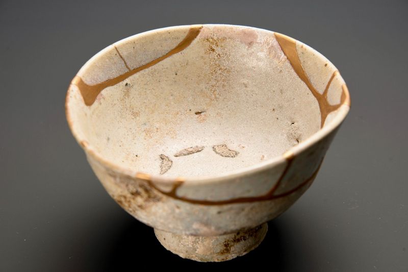 A Beautifully Repaired Edo Period Karatsu Kintsugi Chawan
