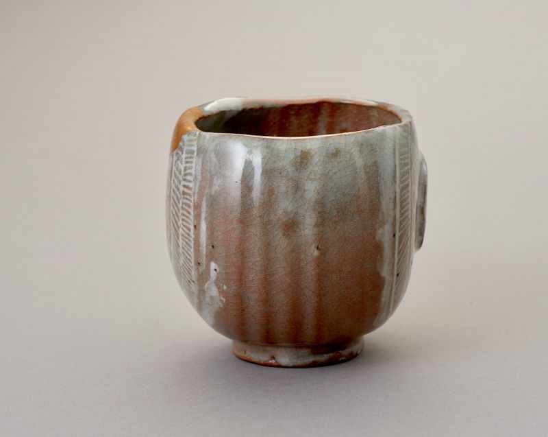 An Excavated Mishima Tea Bowl with Maki-e Gold Repair [Tokugawa Clan]