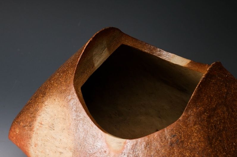 A Modern Bizen Lidded Jar by Yokoyama Naoki