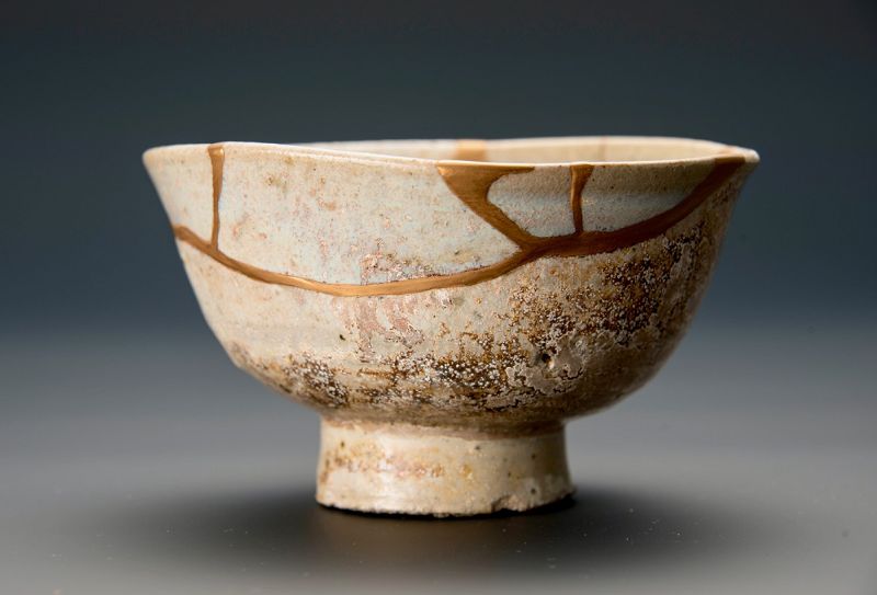 A Beautifully Repaired Edo Period Karatsu Kintsugi Chawan