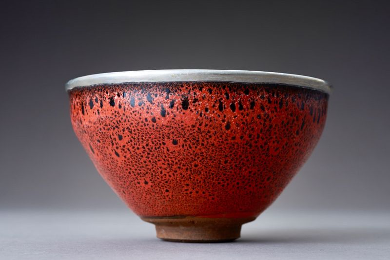 An Eye-Catching Red “Gong-yu” Tenmoku Tea Bowl