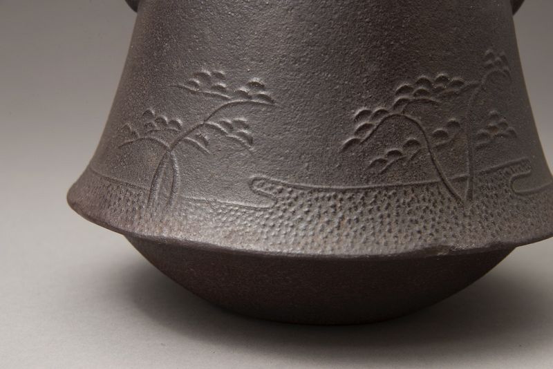 An Iron Chagama Crafted by Living National Treasure Takahashi Keiten