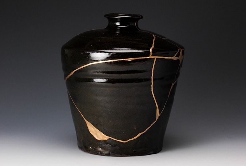 Ceramic Jar with Gold Repair by Living National Treasure Kondō Yuzō