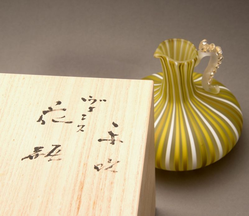 A Venetian-style Glass Flower Vase by Fujita Kyohei (1921-2004)