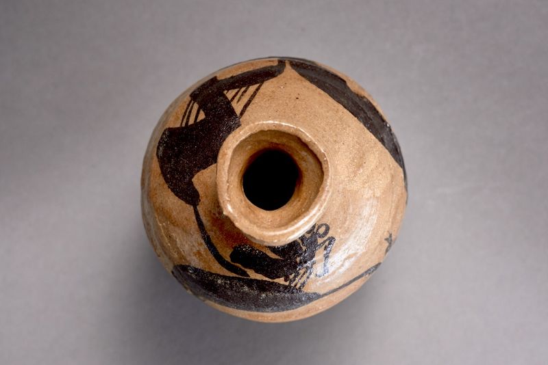 Stylized Sake Flask by Renown Potter Suzuki Goro (b. 1941)