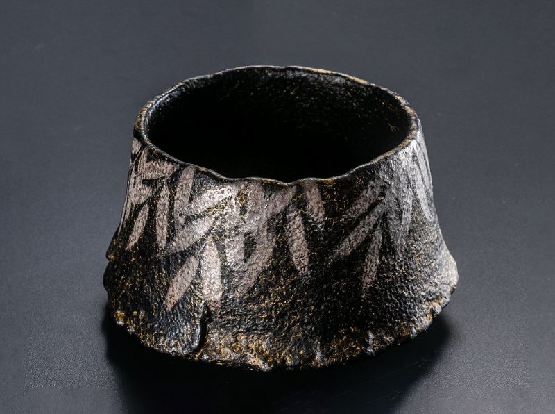 A Willow Patterned Black Tea Bowl by Banura Shiro