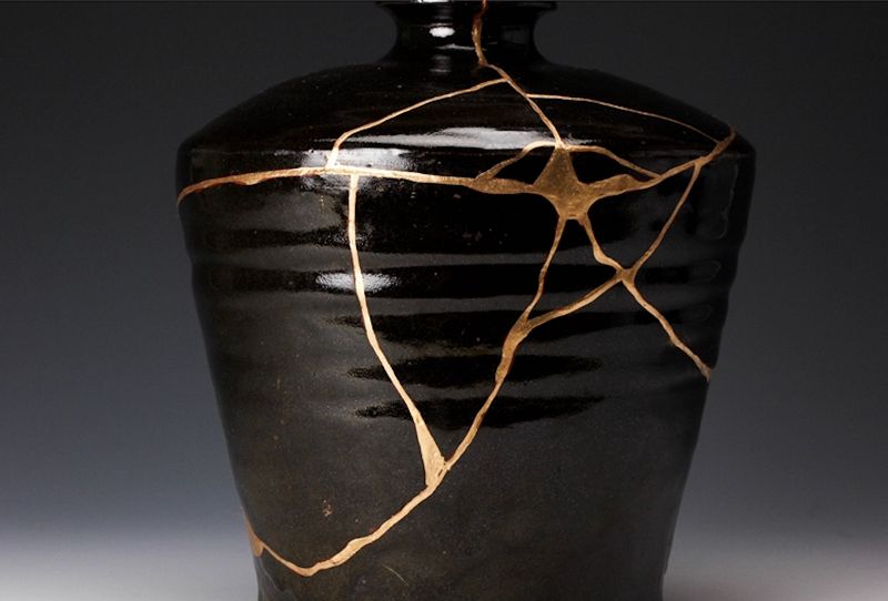 Ceramic Jar with Gold Repair by Living National Treasure Kondō Yuzō