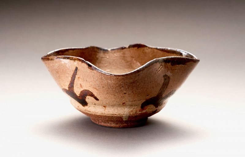 A 17th Century e-Karatsu “Mukozuke” Serving Dish
