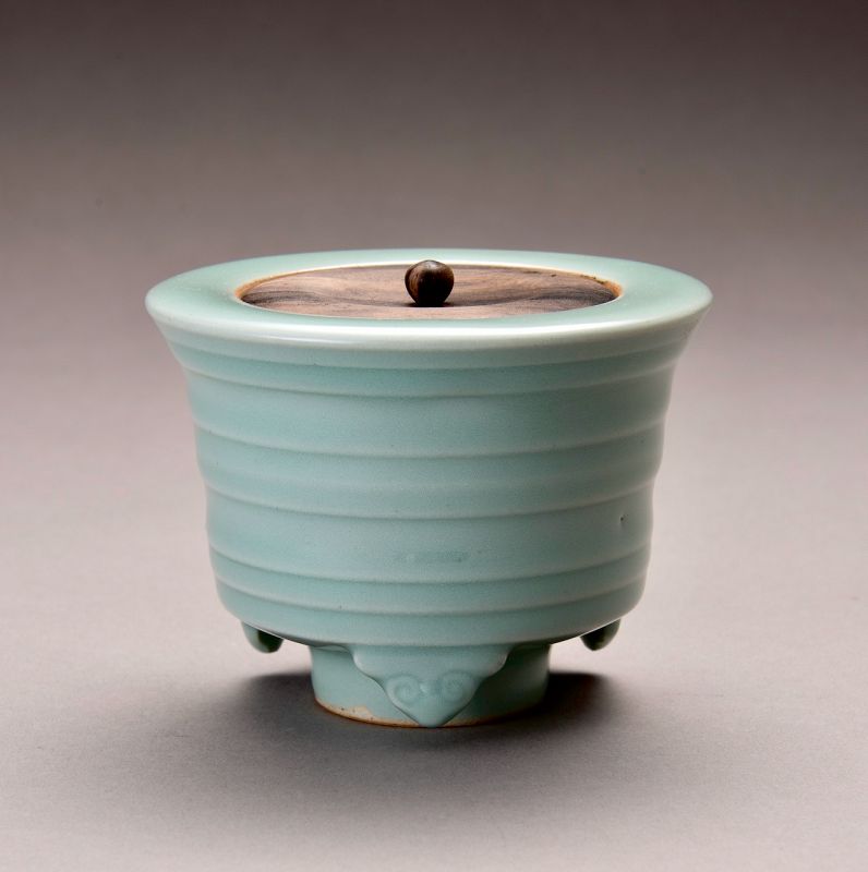 A Celadon Incense Burner by Imperial Court Artist Suwa Sozan