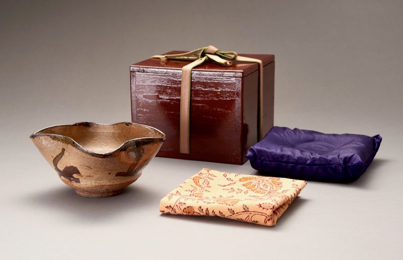 A 17th Century e-Karatsu “Mukozuke” Serving Dish