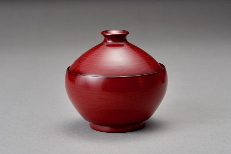 A Wajima-nuri Red Lacquer Bowl Set by Kado Yui