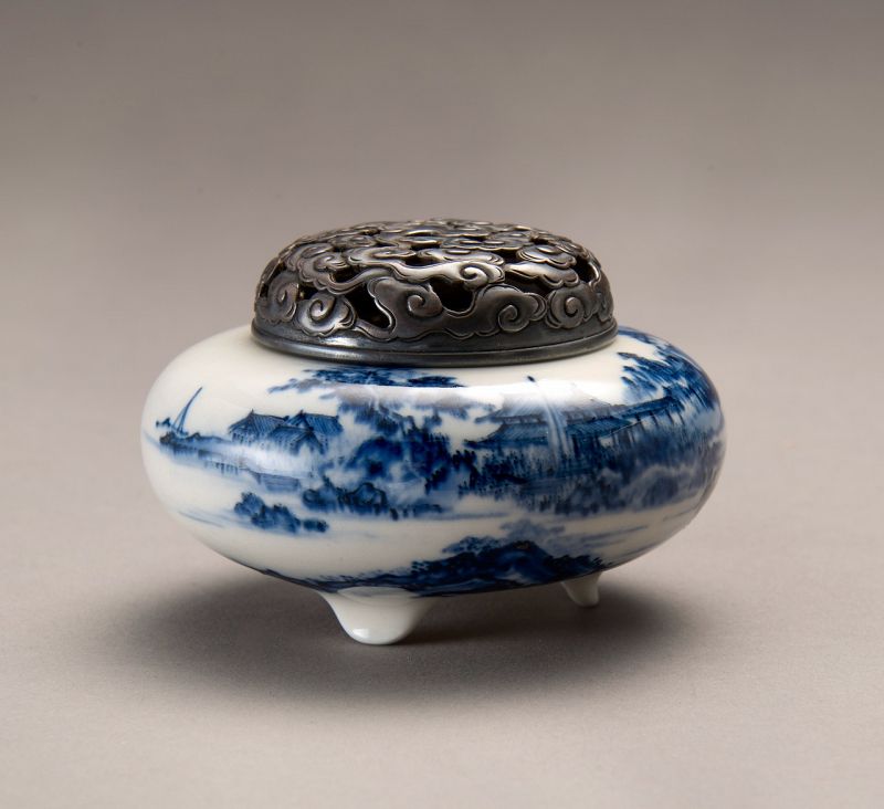 A Porcelain Incense Burner by Imperial Court Artist Ito Tozan