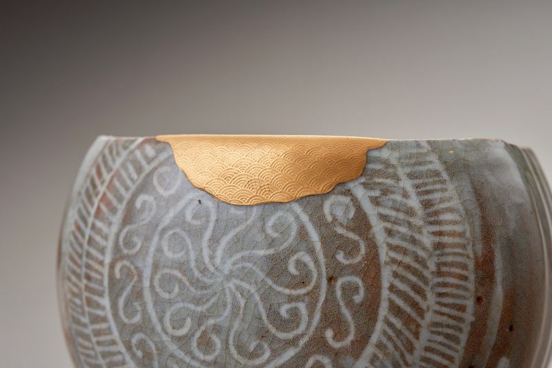An Excavated Mishima Tea Bowl with Maki-e Gold Repair [Tokugawa Clan]