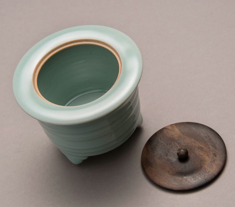 A Celadon Incense Burner by Imperial Court Artist Suwa Sozan